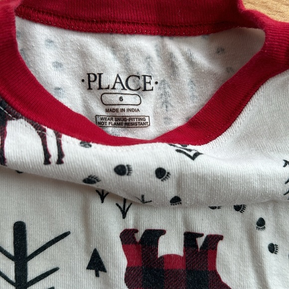 8/$25 The Children's Place Moose and Bear Festive Winter Pajama Top Kids Size 6 - Picture 4 of 9